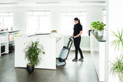 Nilfisk Machine à récurer SC100 E (nettoyage en profondeur dans les zones étroites 2 quantités d'eau largeur de frottement 31 cm appareil de nettoyage) 107408100