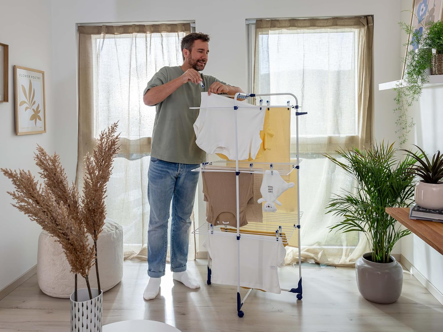 Leifheit Tour de séchage Classic Tower 340, étendoir à linge pliable à 3 niveaux, séchoir à linge tour 34 m avec cadres rabattables & roulettes 360°